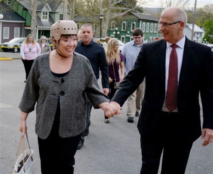 Sharon and Randy Budd enter courthouse Americus TimesRecorder