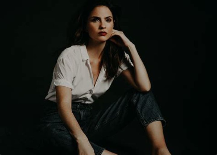 Shelley Hennig Made Her Friend's Boyfriend Feel Awkward