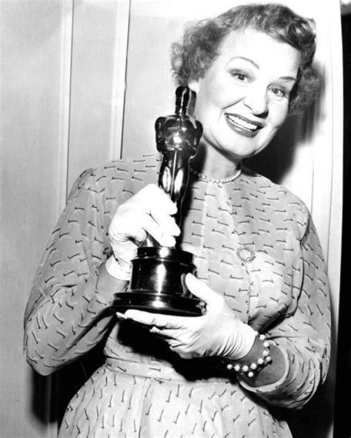 Shirley Booth with her Academy Award Oscar at 25th Annual Awards of