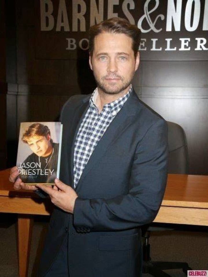 Short Celebrities Jason Priestley height 5ft 6.5in (169 cm)