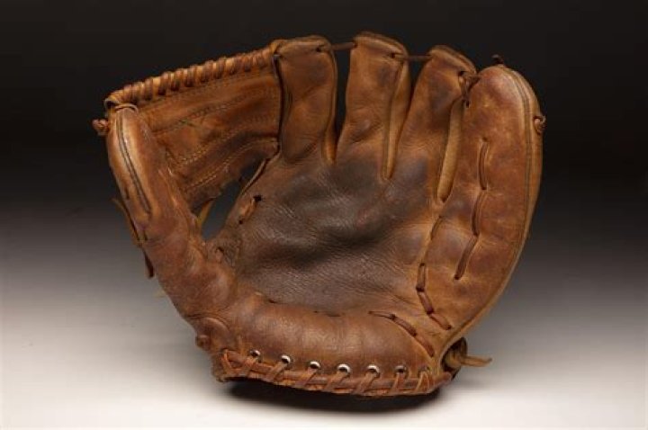 Shortstops Rojas&rsquo; glove made it to Cooperstown Baseball Hall of Fame