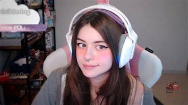 shot on iphone meme UwU voice hannah owo r/apoa4