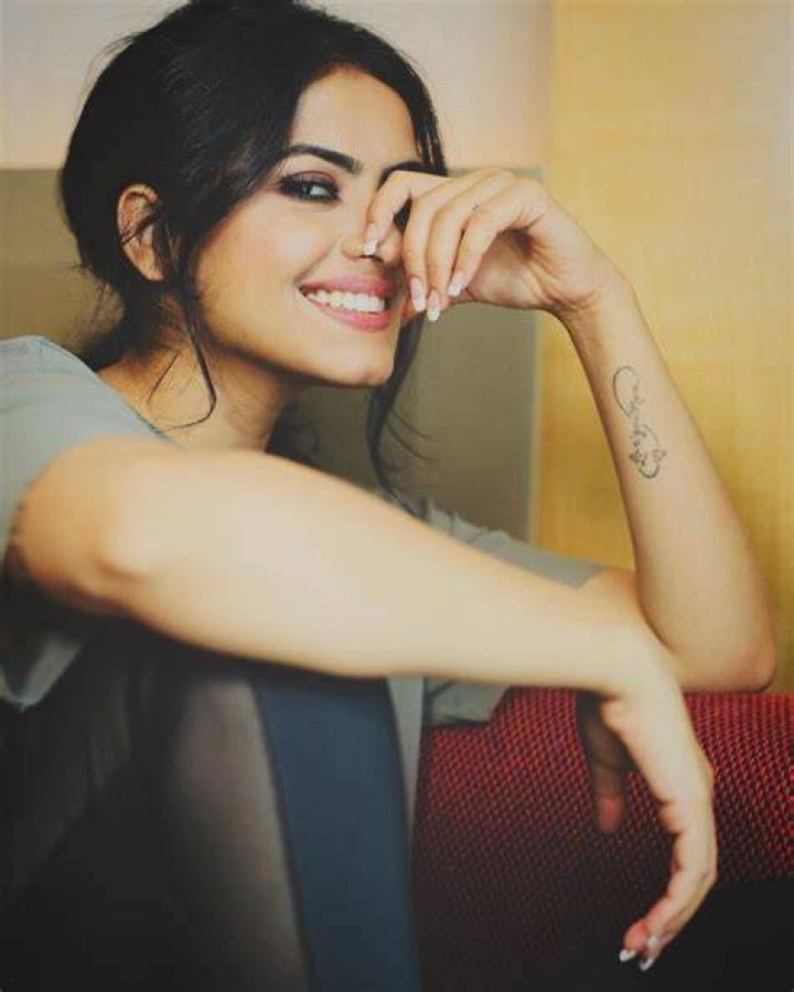 Simi Chahal Height, Weight, Age, Biography, Affairs & More &raquo; StarsUnfolded