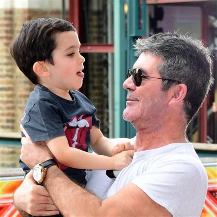 Simon Cowell Childhood Biography, Family & Net Worth