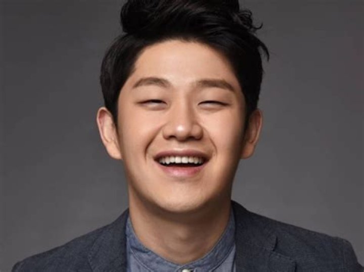 Singer Choi Sung Bong who is battling cancer reassures his fans after