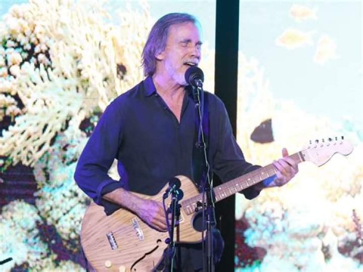 Singer Jackson Browne tests positive for coronavirus KTLA