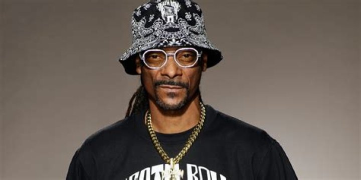 Snoop Dogg's Wife Shante Looks Stylish in a Face Shield & Denim Dress
