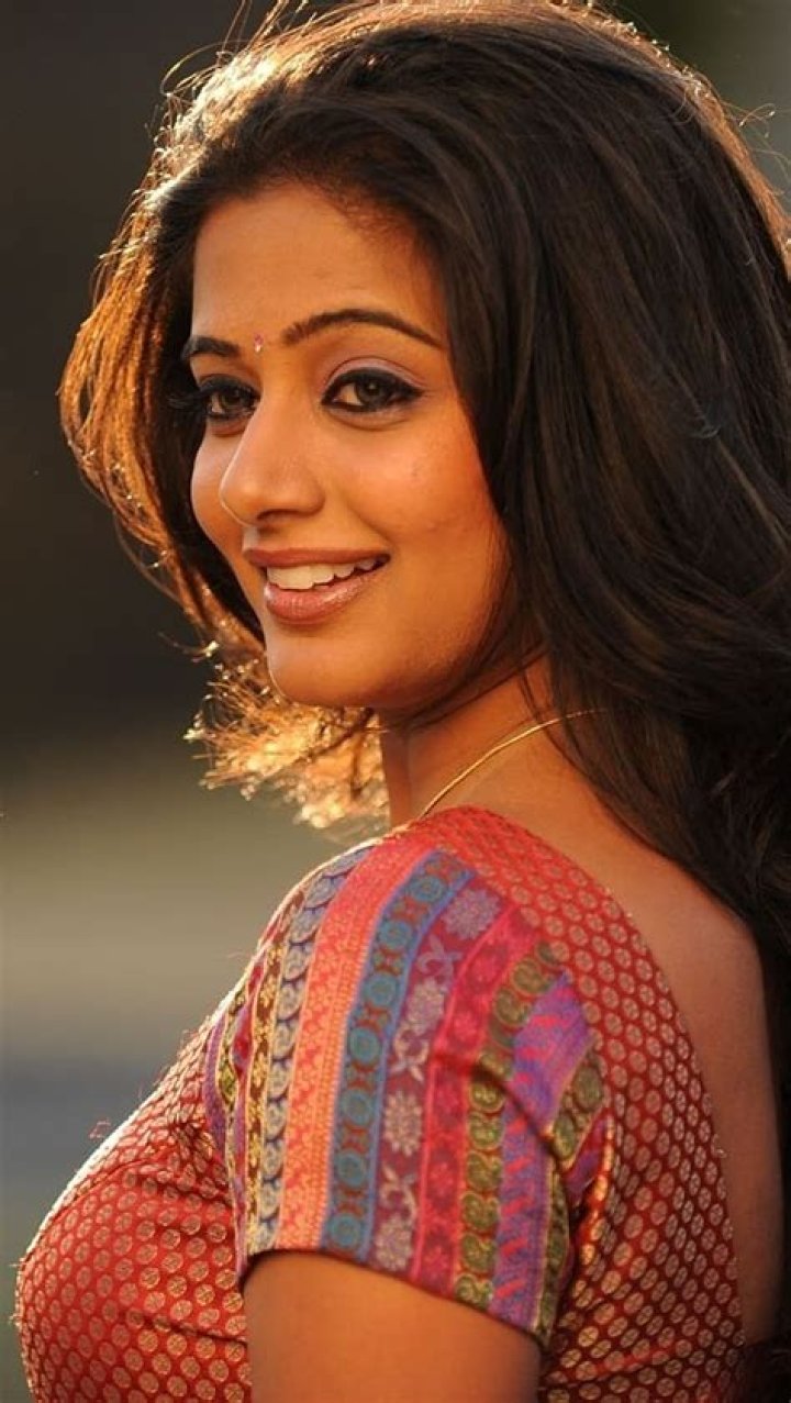 South Indian Actress Hd Wallpapers 1080p Sonakshi Sinha Indian