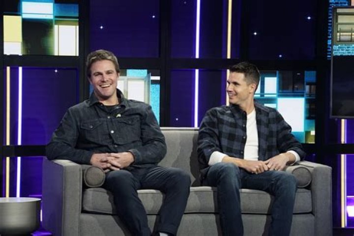 Stephen Amell Net Worth December 2023, Salary, Age, Siblings, Bio
