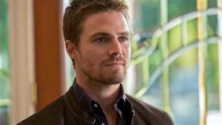 Stephen Amell Reviving His Most Popular Character? GIANT FREAKIN ROBOT