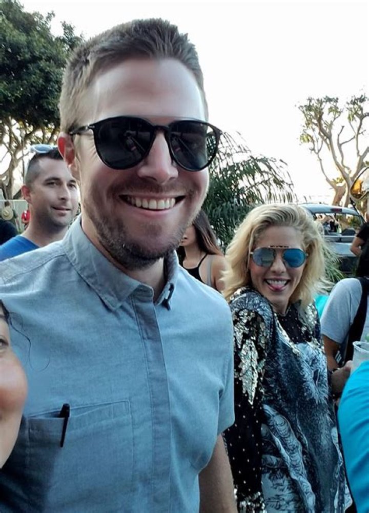 Stephen and Emily HVFFLondon Stephen Amell & Emily Bett Rickards