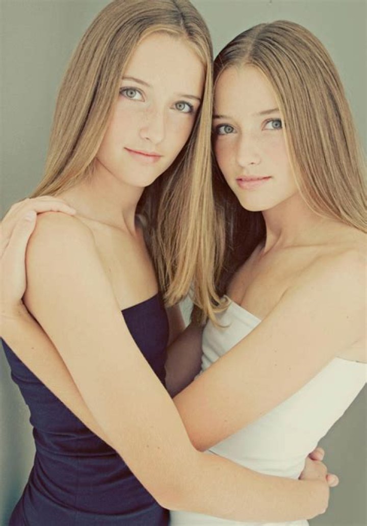 Sue Bryce Sister photography, Sister poses, Portrait photographers