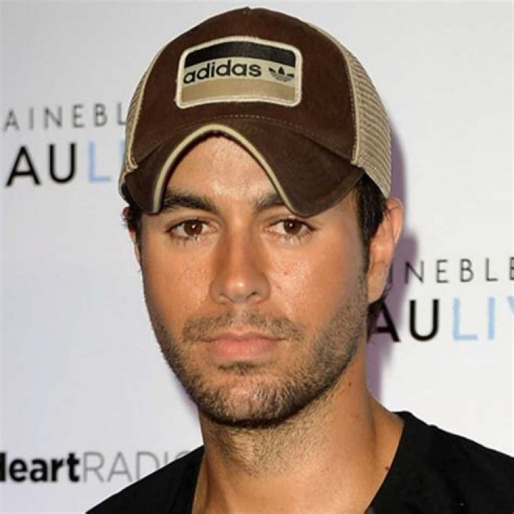 SwashVillage Enrique Iglesias Biograf&iacute;a