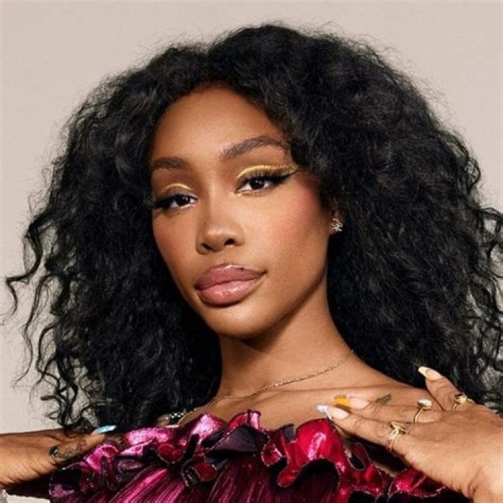 SZA Age, Net Worth, Boyfriend, Family and Biography (Updated 2023