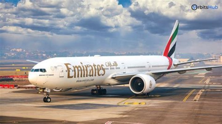 Take off emir&agrave;tes B777300ER Dubai to Haneda Tokyo YouTube