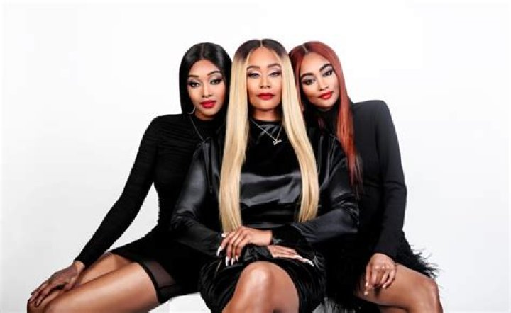 Tami Roman celebrates new shoe venture alongside daughters in style