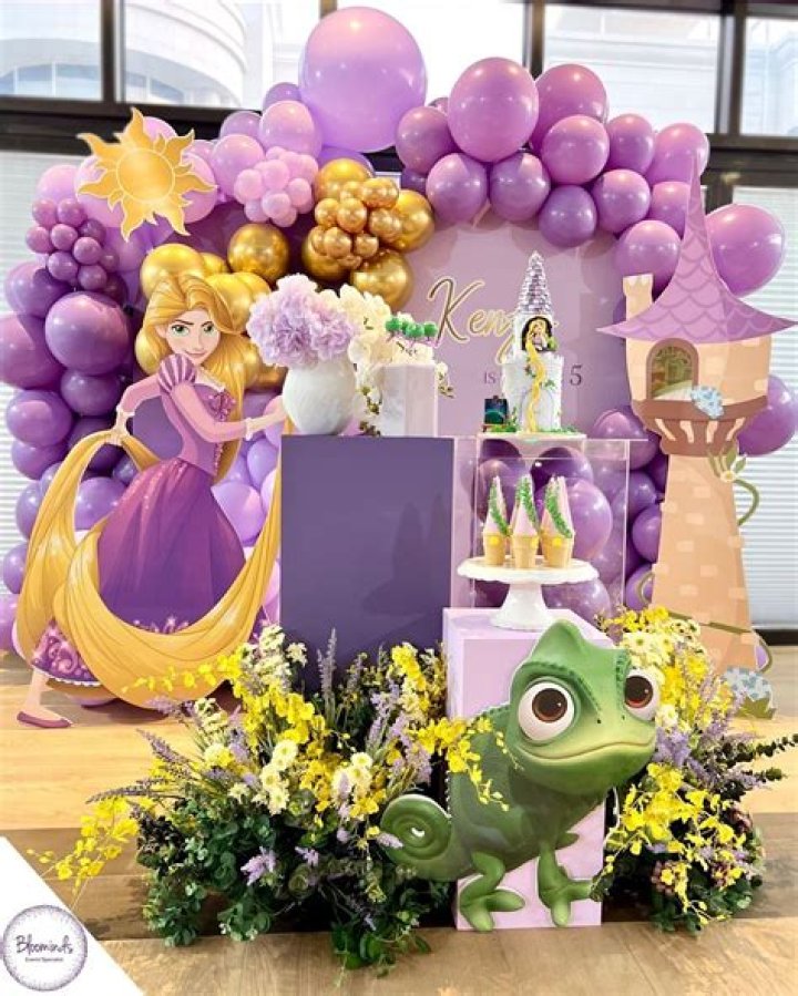 Tangled flower Rapunzel birthday party, Rapunzel, Disney decor