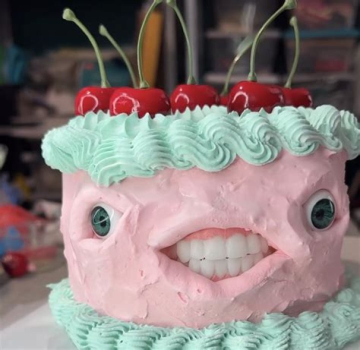 Tarta mosquito Funny birthday cakes, Cake decorating, Cake