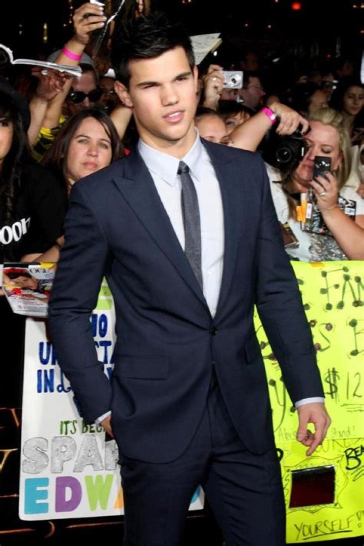 Taylor Lautner arriving at the Sisterhood of the Traveling Pants
