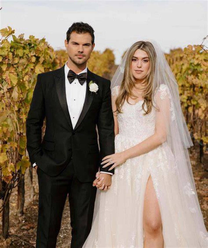 Taylor Lautner Bio, Net worth, Height, Weight, Boyfriend, Affair