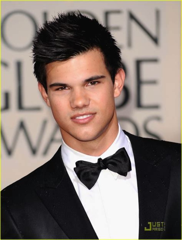 Taylor Lautner Golden Globes 2010 Red Carpet Photo 2409203 2010