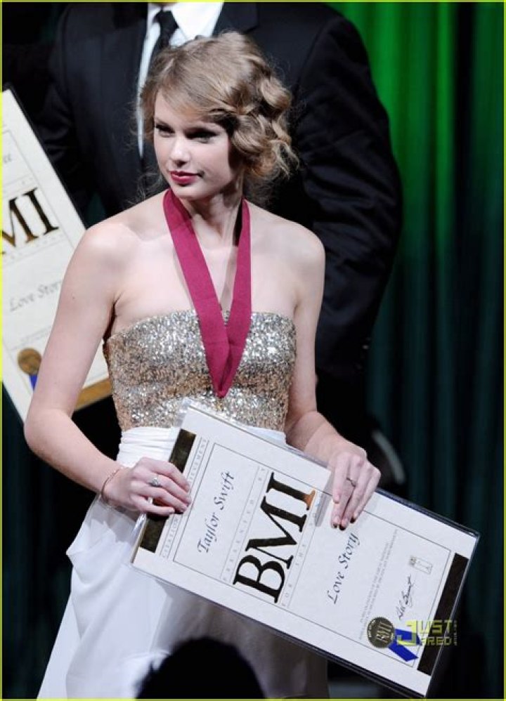 Taylor Swift BMI Pop Awards 2016 19 GotCeleb