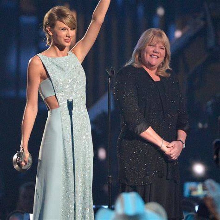 Taylor Swift Reveals Mom Andrea Has Been Diagnosed With a Brain Tumor
