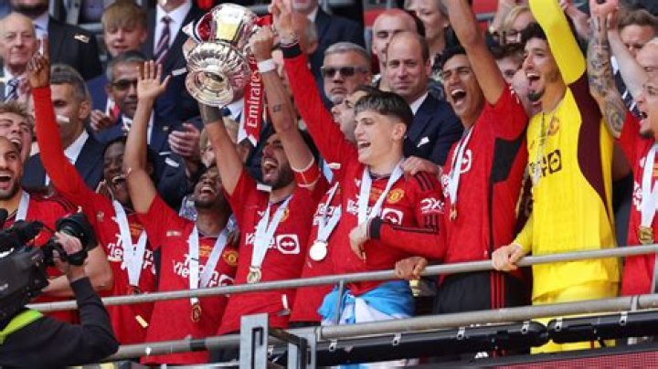 Ten Hag Backs Martinez to Succeed News Hour 71h