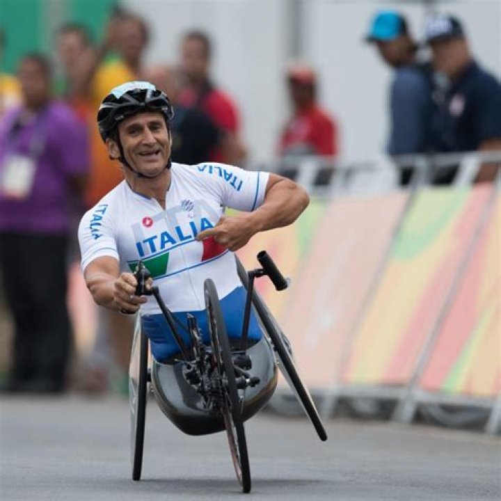 Terribile incidente per Alex Zanardi in handbike &egrave; in gravissime
