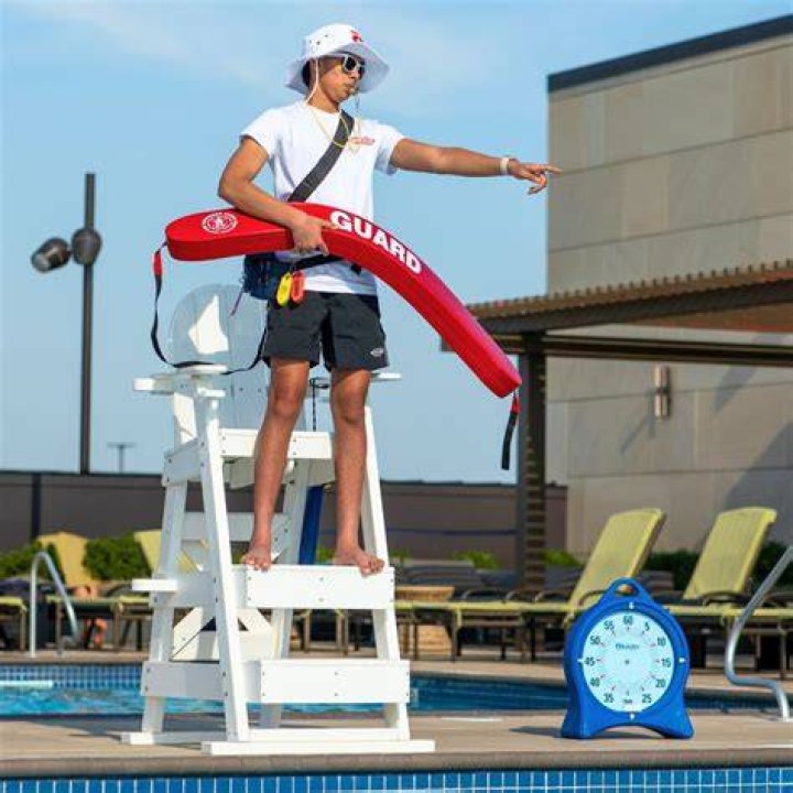 The Pool&rsquo;s Oldest Lifeguard 36YearOld Dives Into the Deep End for a