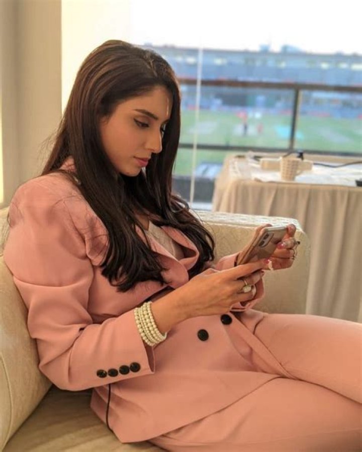 The Prettiest Photos of Zainab Abbas Reviewit.pk