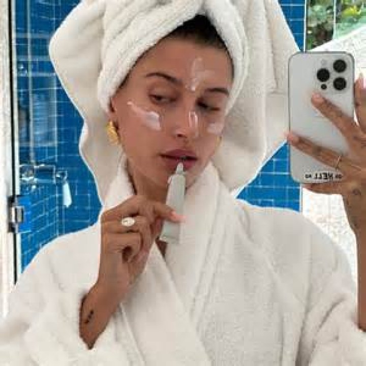 The SkinCare Lesson Hailey Bieber Says She&rsquo;s 'Had to Learn the Hard