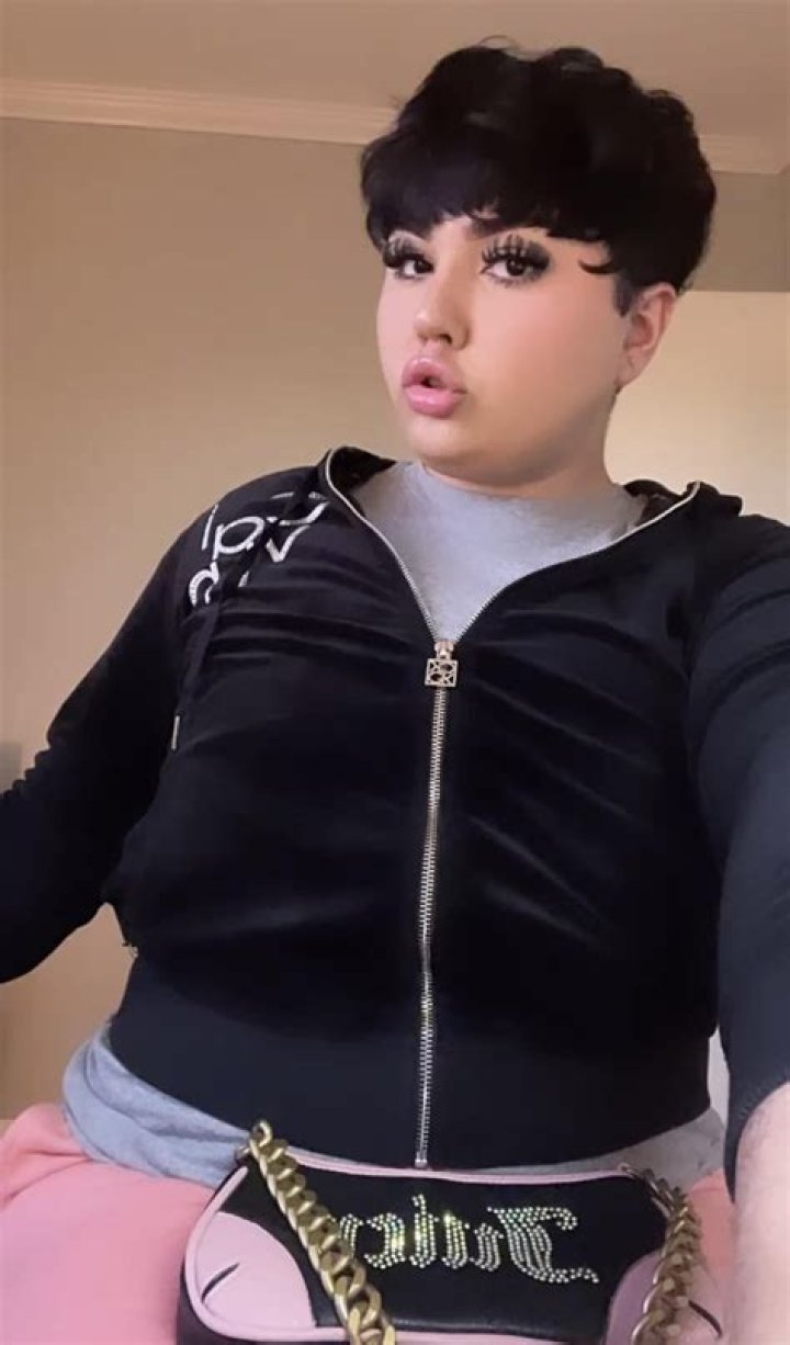 Thick femboy r/FemBoys