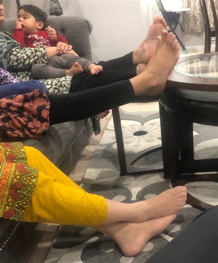 This Mom Shows Her Feet Again! YouTube