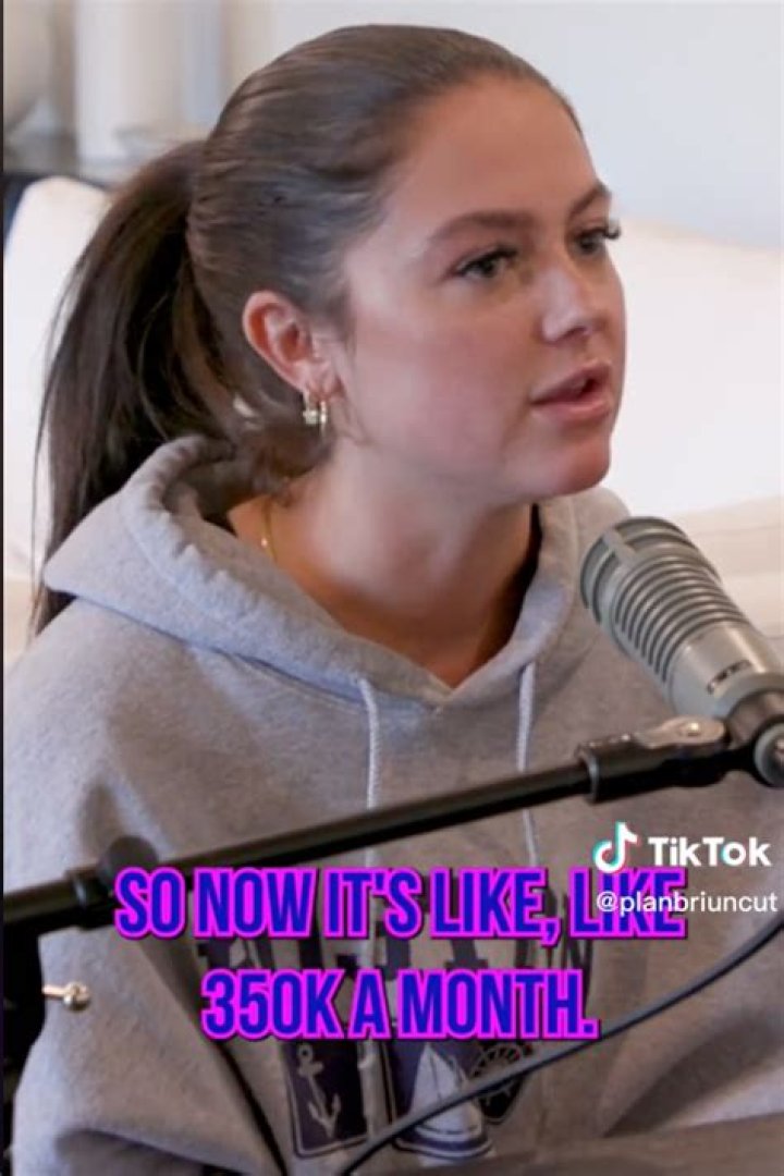 TikTok Influencer Tara Lynn Revealed She's A Sex Worker & Makes Up To