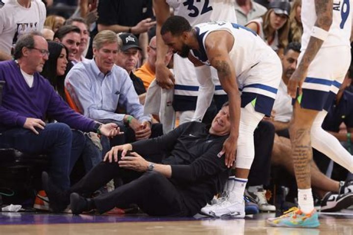 Timberwolves coach Chris Finch ruptures patellar tendon in late Game 4