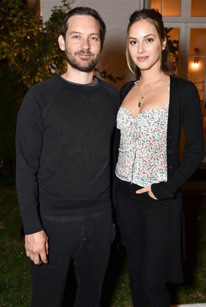 Tobey Maguire & Girlfriend Tatiana Dieteman Hold Hands While Grabbing