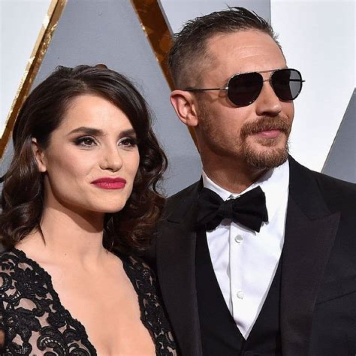Tom Hardy 2018 Fianc&eacute;e, net worth, tattoos, smoking & body facts Taddlr
