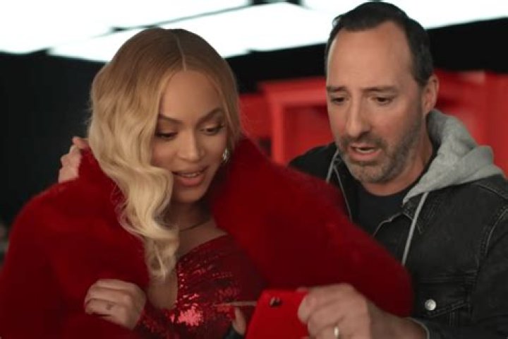 Tony Hale on Working With Beyonc&eacute; in Verizon Super Bowl Commercial