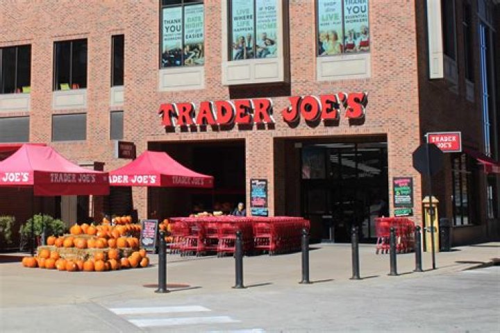 Trader Joe&rsquo;s employees play a secret game with customers Gossipy