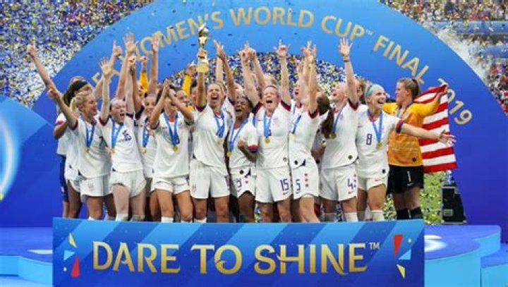 Trump, putting aside Rapinoe's attack, congratulates women's soccer