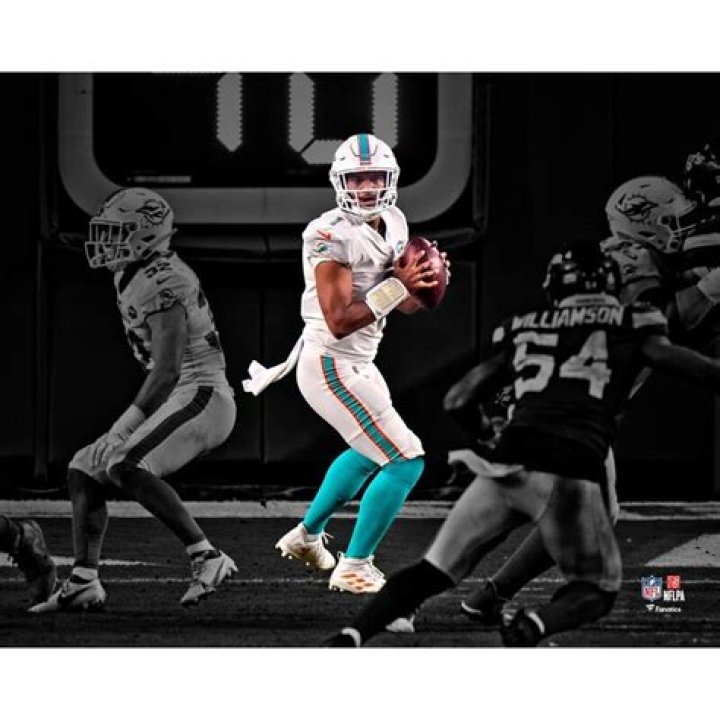 Tua Tagovailoa Miami Dolphins Fanatics Branded Women's Player Icon Name