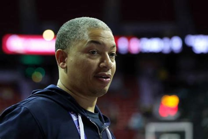 Tyronn Lue Recalls Calling Out LeBron James During 2016 Finals