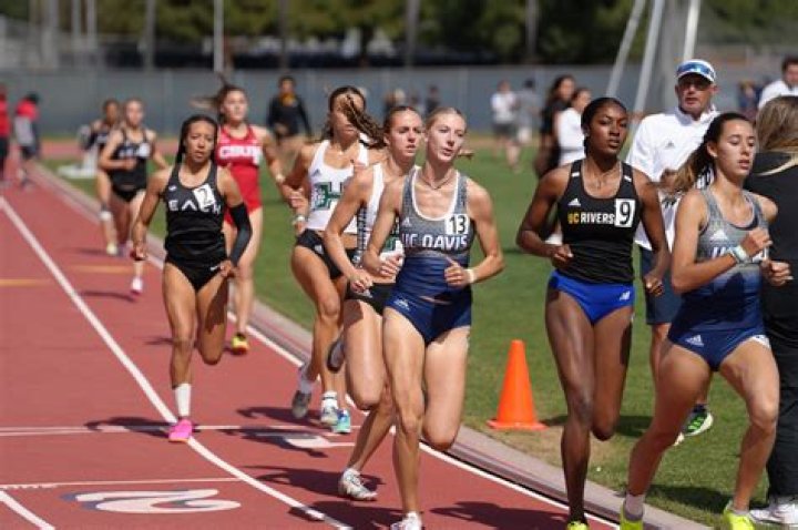 UC Track & FIeld Alyssa McBride 2014 American Indoor Vault Champion