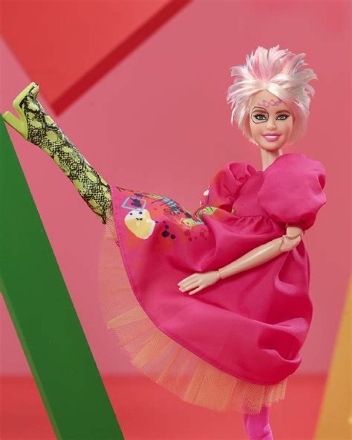 ugly barbie doll k&uuml;&ccedil;&uuml;k koridor Samuel