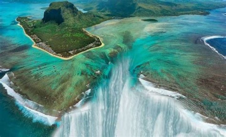 Unbelievable Underwater Waterfall Mauritius r/pics