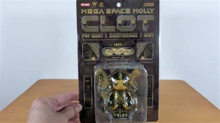 Unboxing Pop Mart Mega Space Molly 1000 Space Molly X Instinctoy YouTube