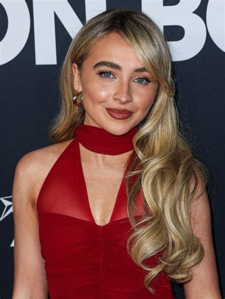 Uncover The Secrets Behind Sabrina Carpenter's Height And Weight