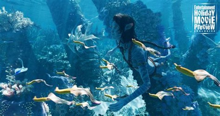 Underwater's Cast John Gallagher Jr. Bio Is He Gay Or Has Girlfriend?