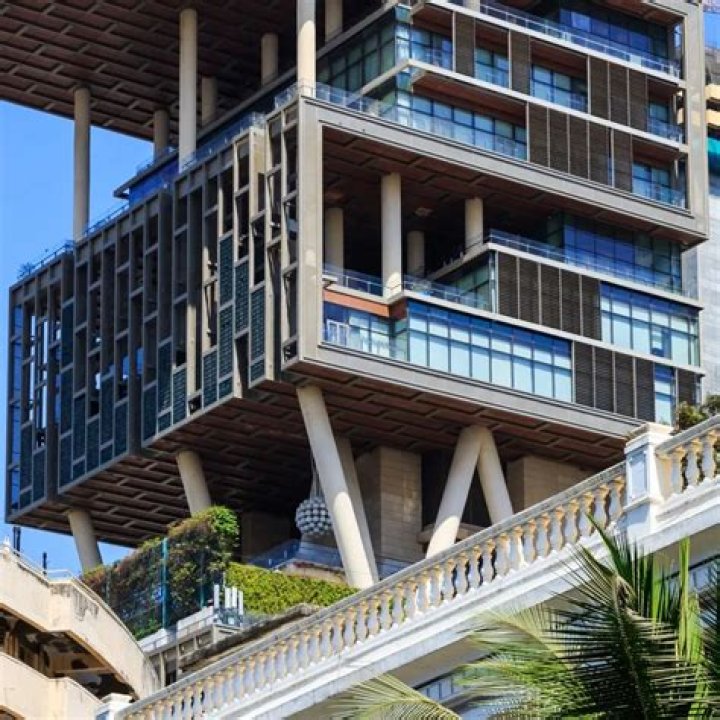Unknown Facts About Mukesh Ambani's 15,000 Crores Antilia !! Oneindia